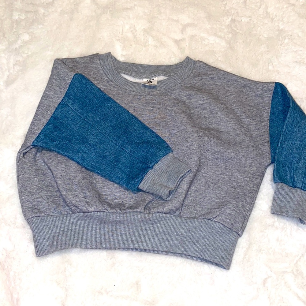 NWOT Stem sweatshirt.